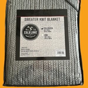 Full/Queen sweater knit blanket. Gray NWT